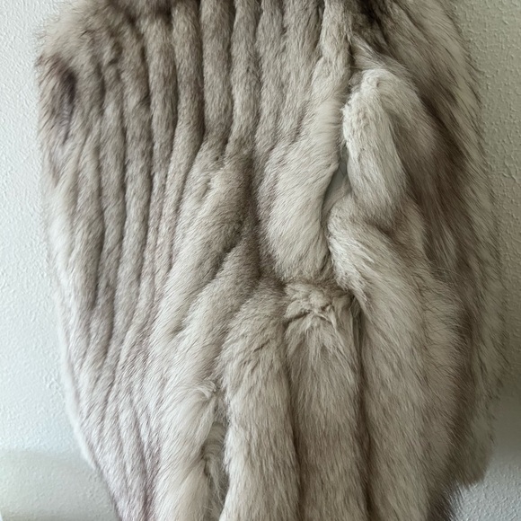Saga Fox Genuine Norwegian Blue Fox Fur Coat – Luxury Natural Fur—size M - Picture 13 of 16